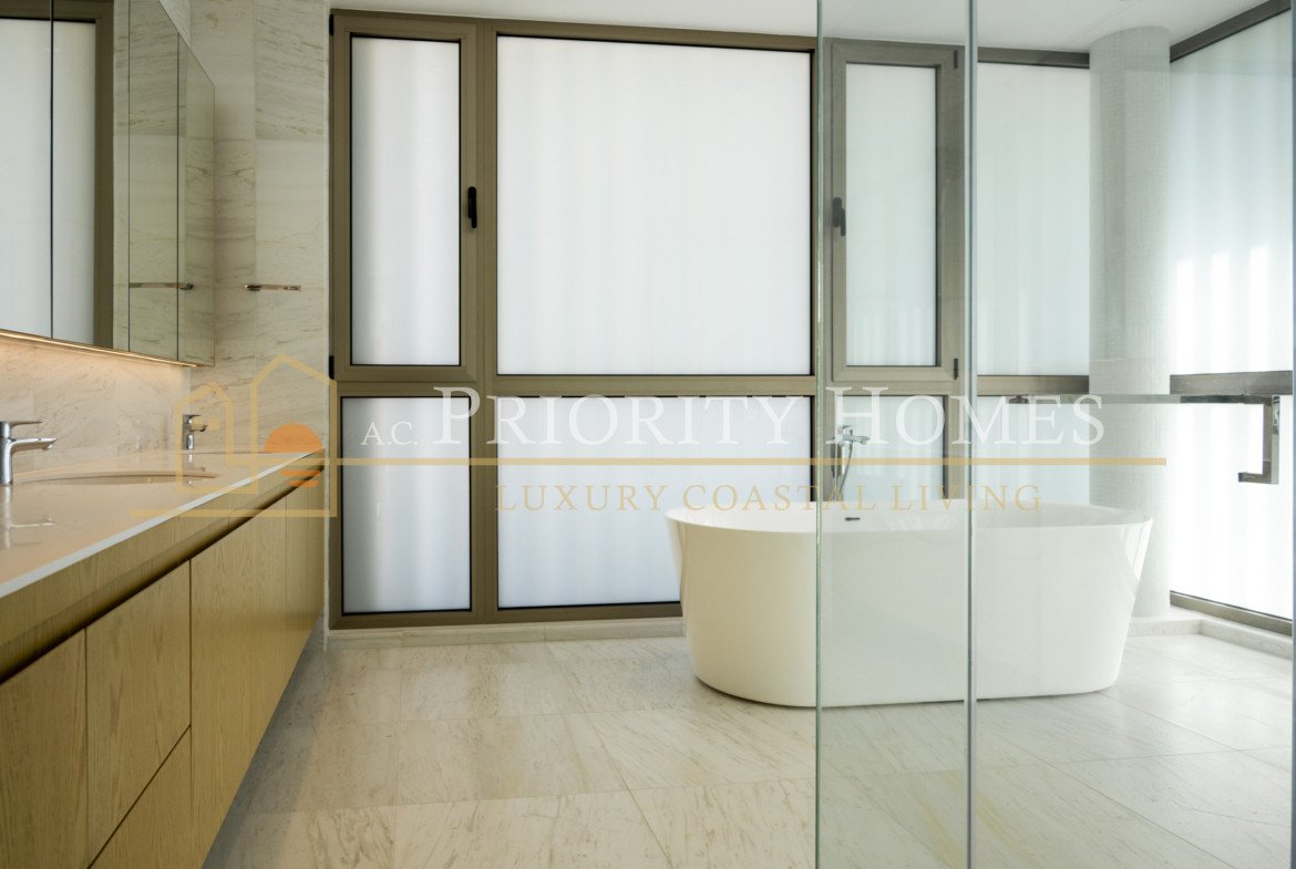 Exclusive Five-Bedroom Villa with Sea Views in Kissonerga
