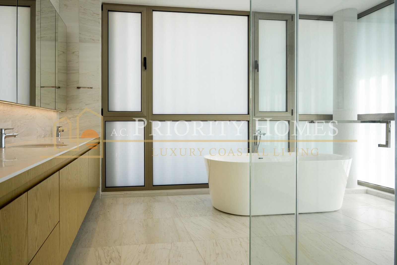 Exclusive Five-Bedroom Villa with Sea Views in Kissonerga
