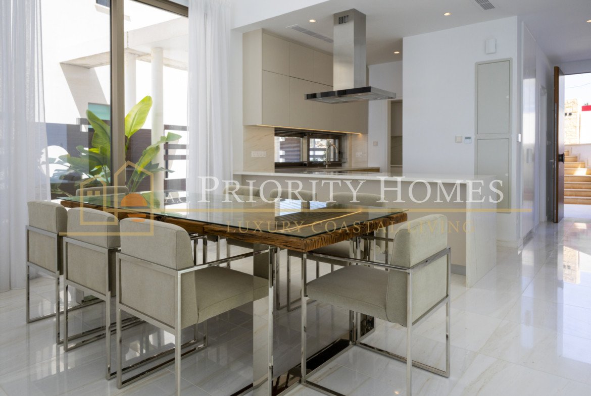 Exclusive Five-Bedroom Villa with Sea Views in Kissonerga