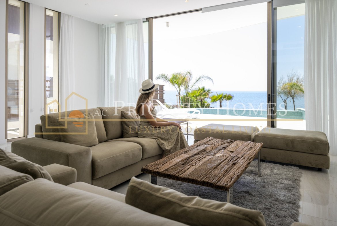 Exclusive Five-Bedroom Villa with Sea Views in Kissonerga