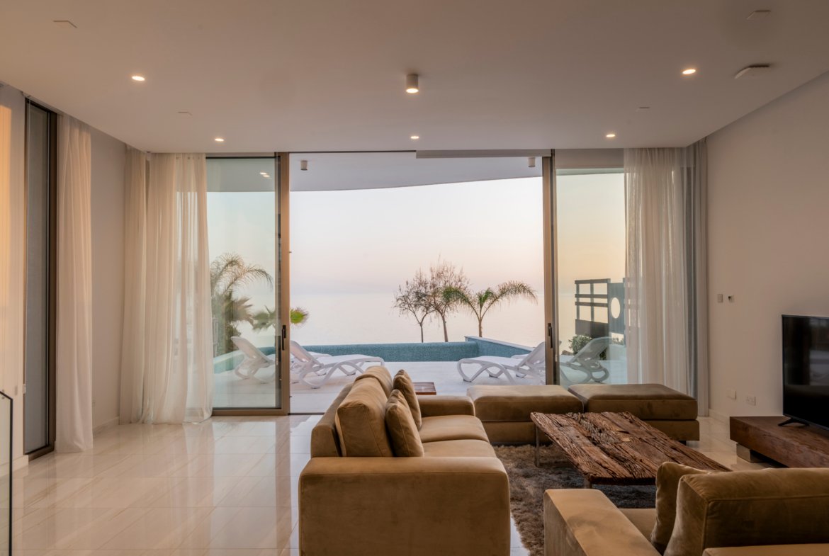 Exclusive Five-Bedroom Villa with Sea Views in Kissonerga