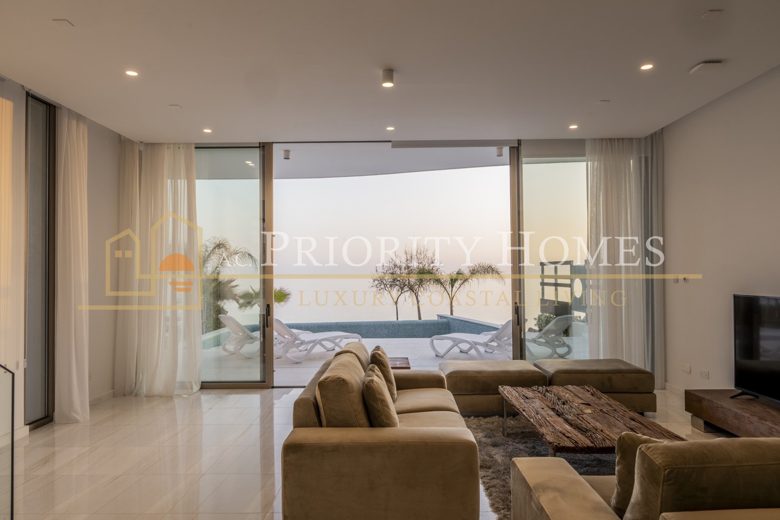 Exclusive Five-Bedroom Villa with Sea Views in Kissonerga