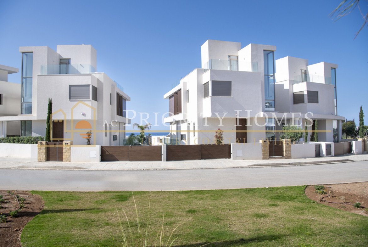 Exclusive Five-Bedroom Villa with Sea Views in Kissonerga