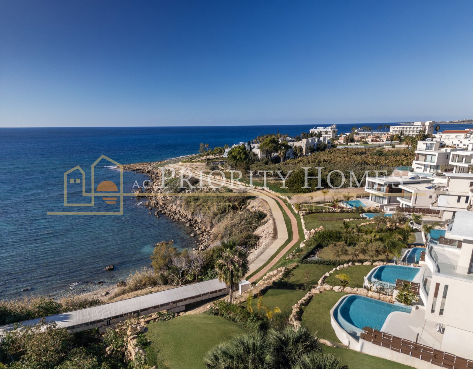 Frontline Luxury Three-Bedroom Villa with Sea Views in Kissonerga