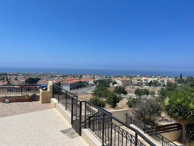 Refurbished Two-Bedroom Semi-Detached House with Sea Views & Communal Pool