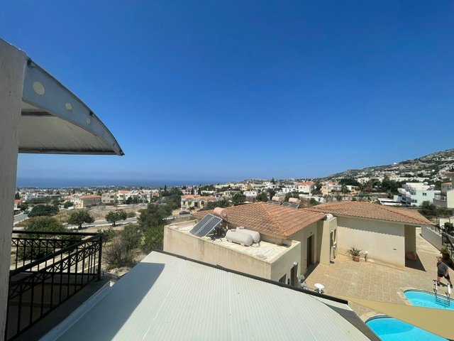 Refurbished Two-Bedroom Semi-Detached House with Sea Views & Communal Pool
