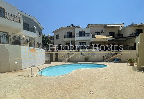 Refurbished Two-Bedroom Semi-Detached House with Sea Views & Communal Pool