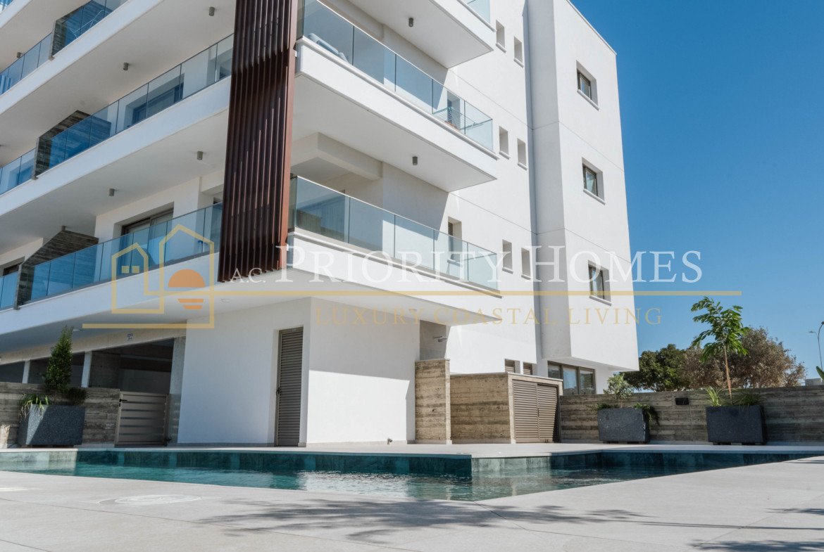 Contemporary Two-Bedroom Penthouse with Private Roof Terrace in Kato Paphos