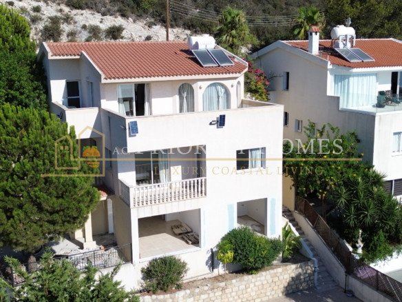 Luxury Five-Bedroom Villa with Sea Views in Tala, Paphos