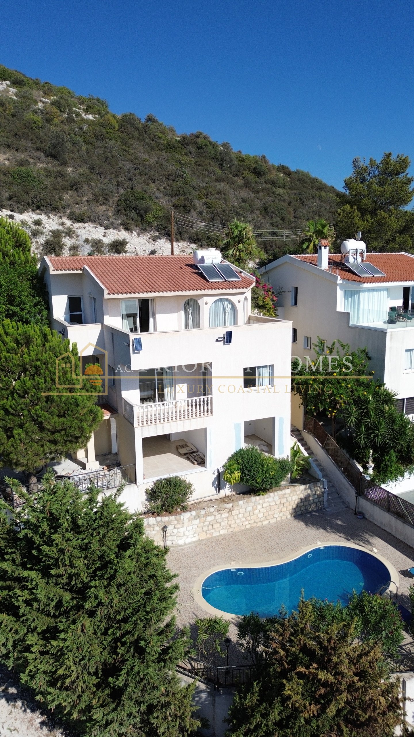 Luxury Five-Bedroom Villa with Sea Views in Tala, Paphos