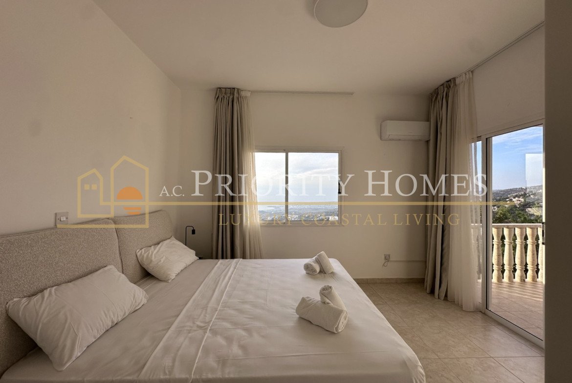 Luxury Five-Bedroom Villa with Sea Views in Tala, Paphos