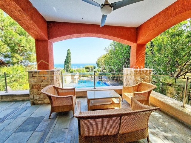 Four Bedroom Four Bathroom Beachfront Villa in Polis Latchi