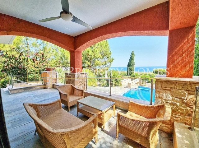 Four Bedroom Four Bathroom Beachfront Villa in Polis Latchi