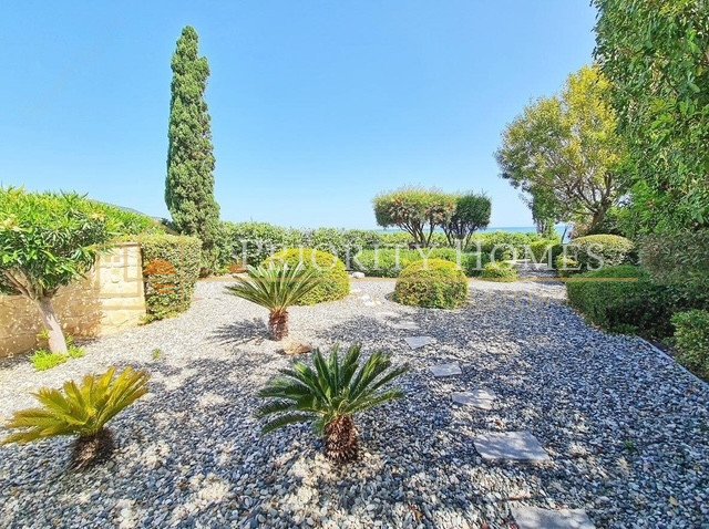 Four Bedroom Four Bathroom Beachfront Villa in Polis Latchi