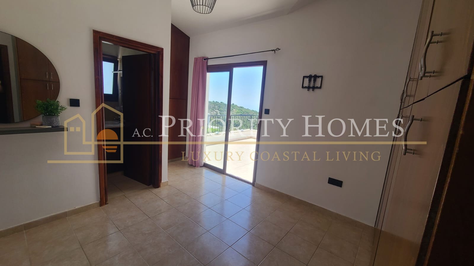 Four-Bedroom Villa in Tsada