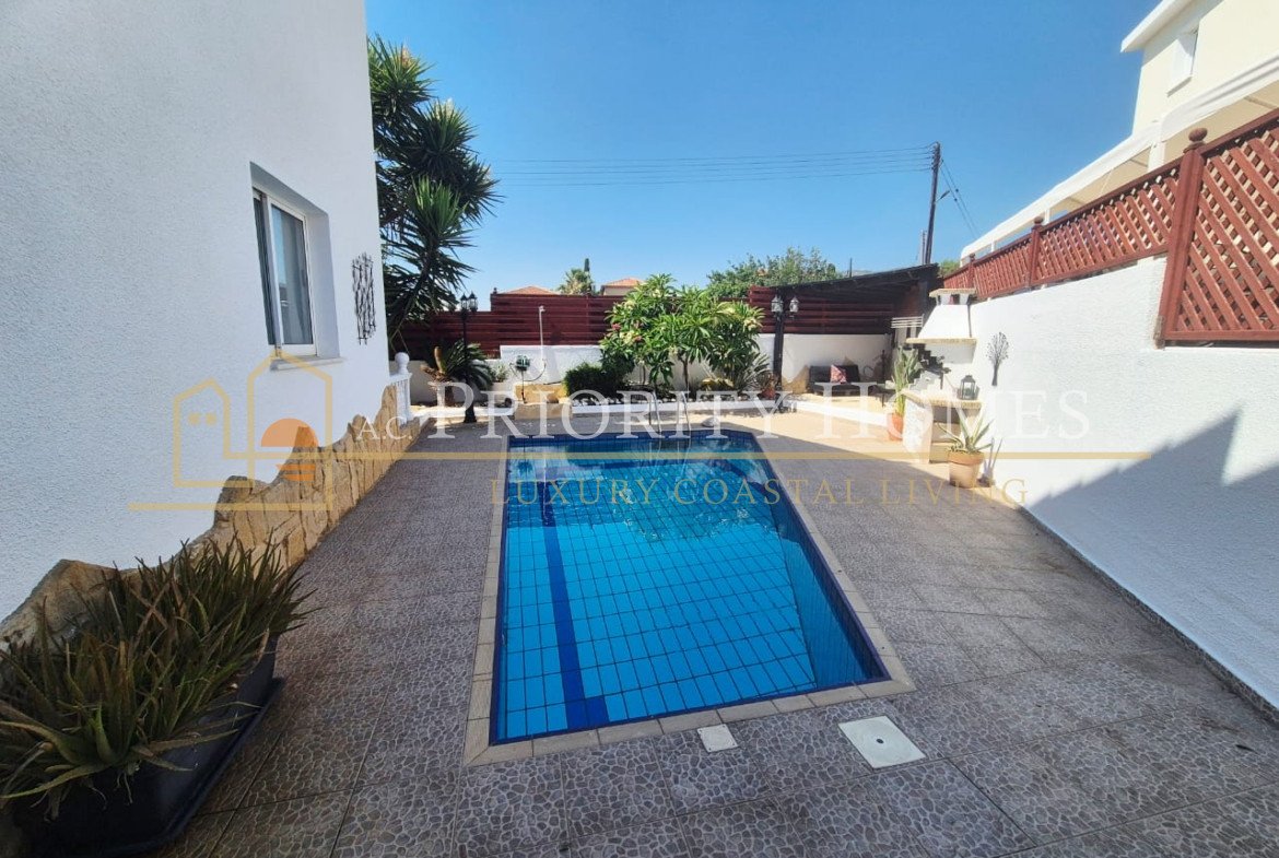 Beautiful Three-Bedroom Detached Villa with Private Pool, Sea & Mountain Views in Tala