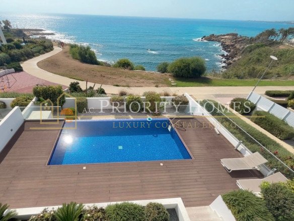 Four Bedroom FrontLine Villa in Kissonerga