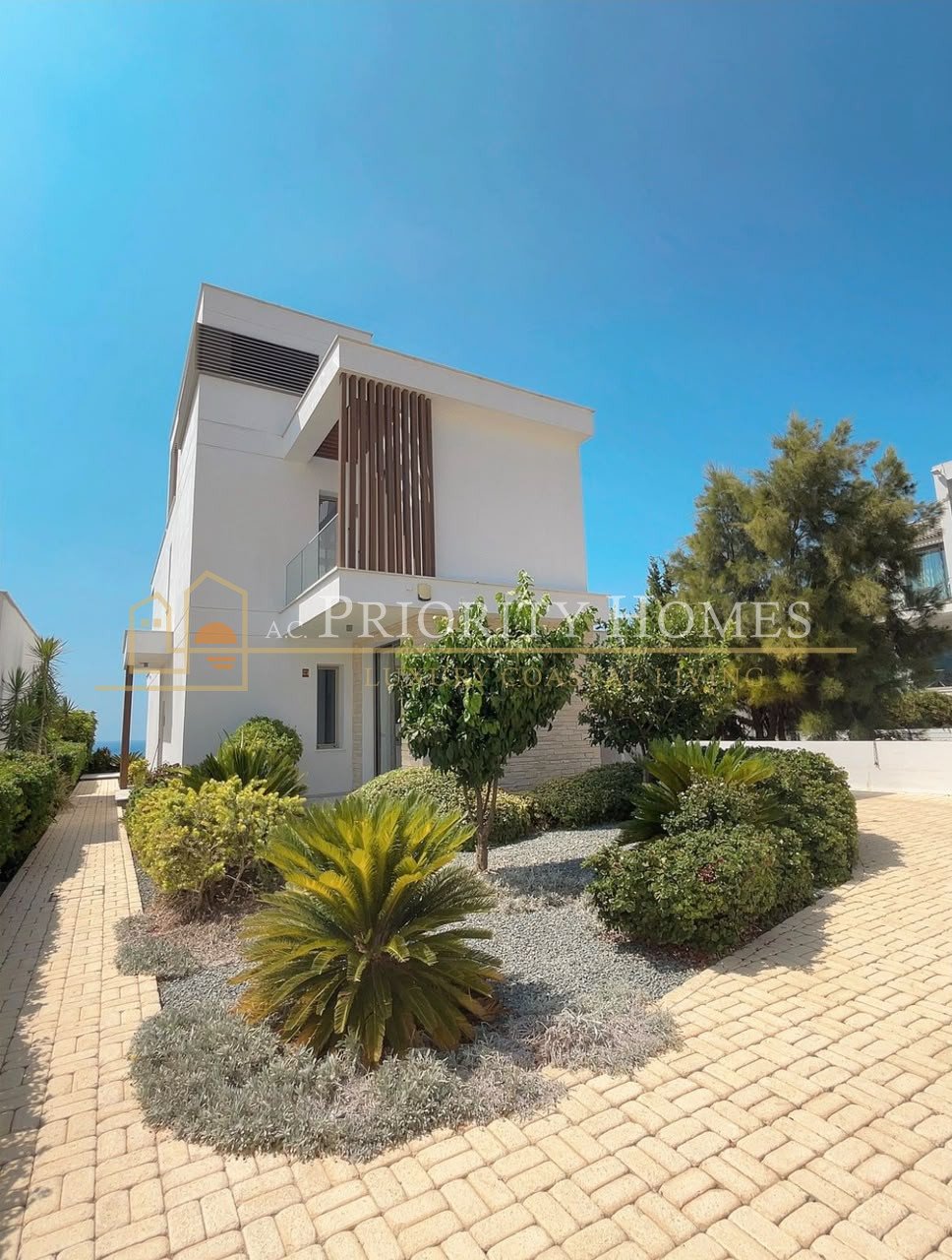 Four Bedroom FrontLine Villa in Kissonerga