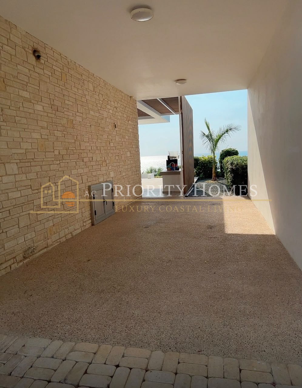 Four Bedroom FrontLine Villa in Kissonerga