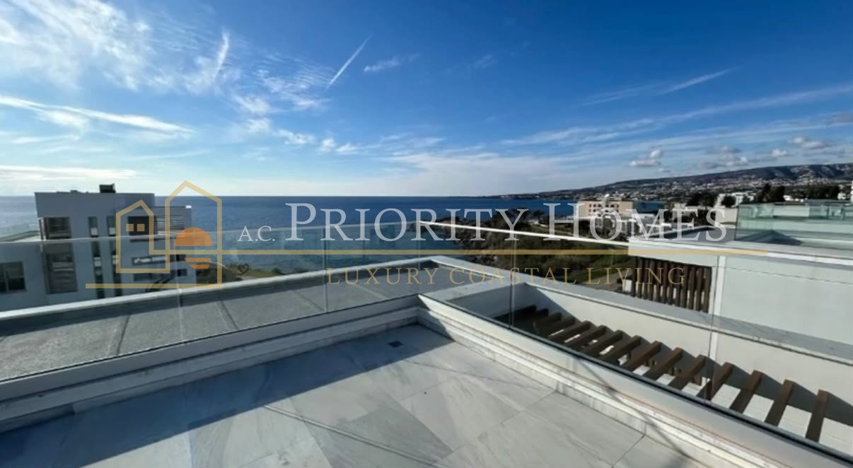 Four Bedroom FrontLine Villa in Kissonerga