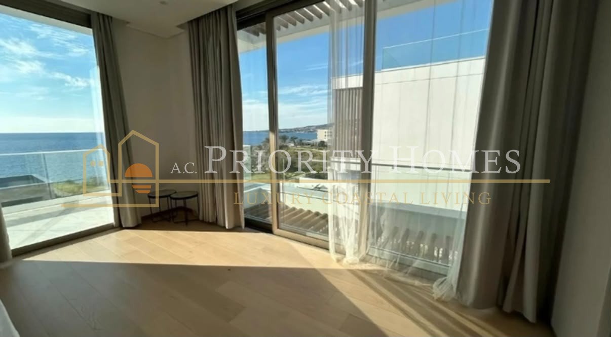 Four Bedroom FrontLine Villa in Kissonerga