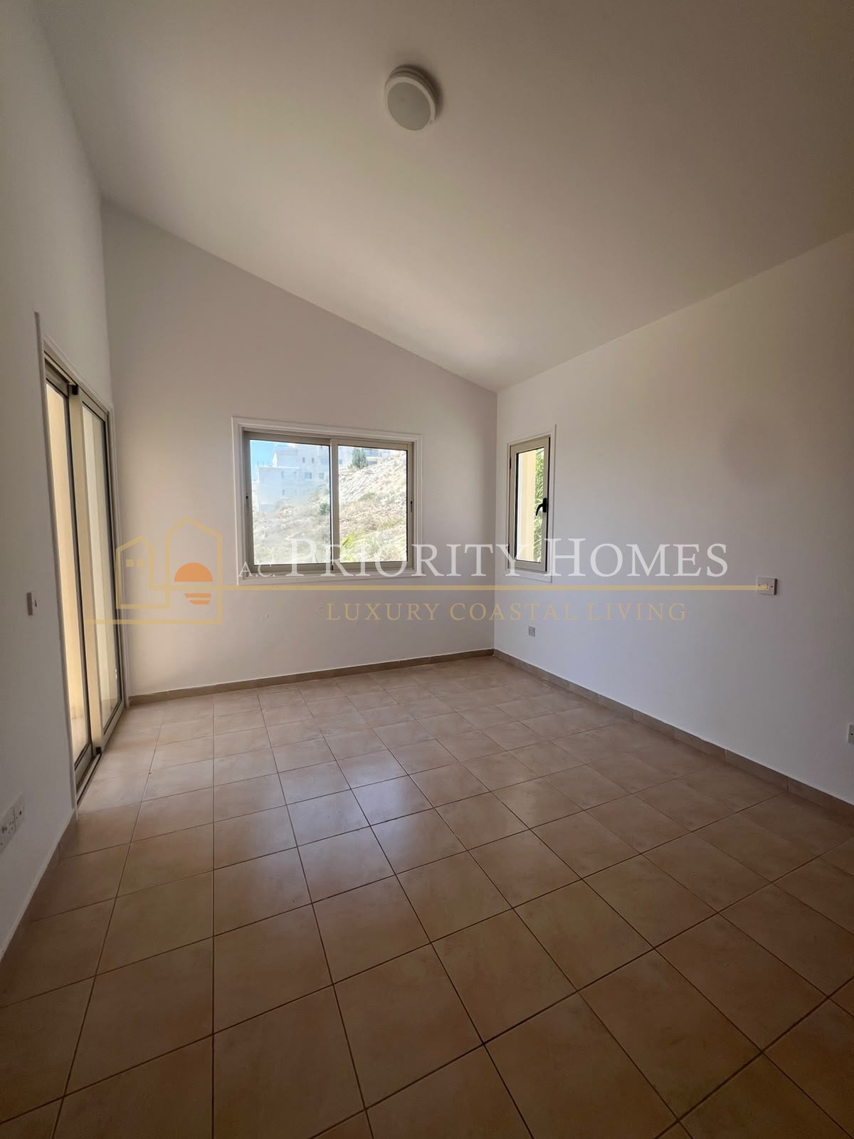 Two-Bedroom Sea View Apartment for Rent in Chloraka