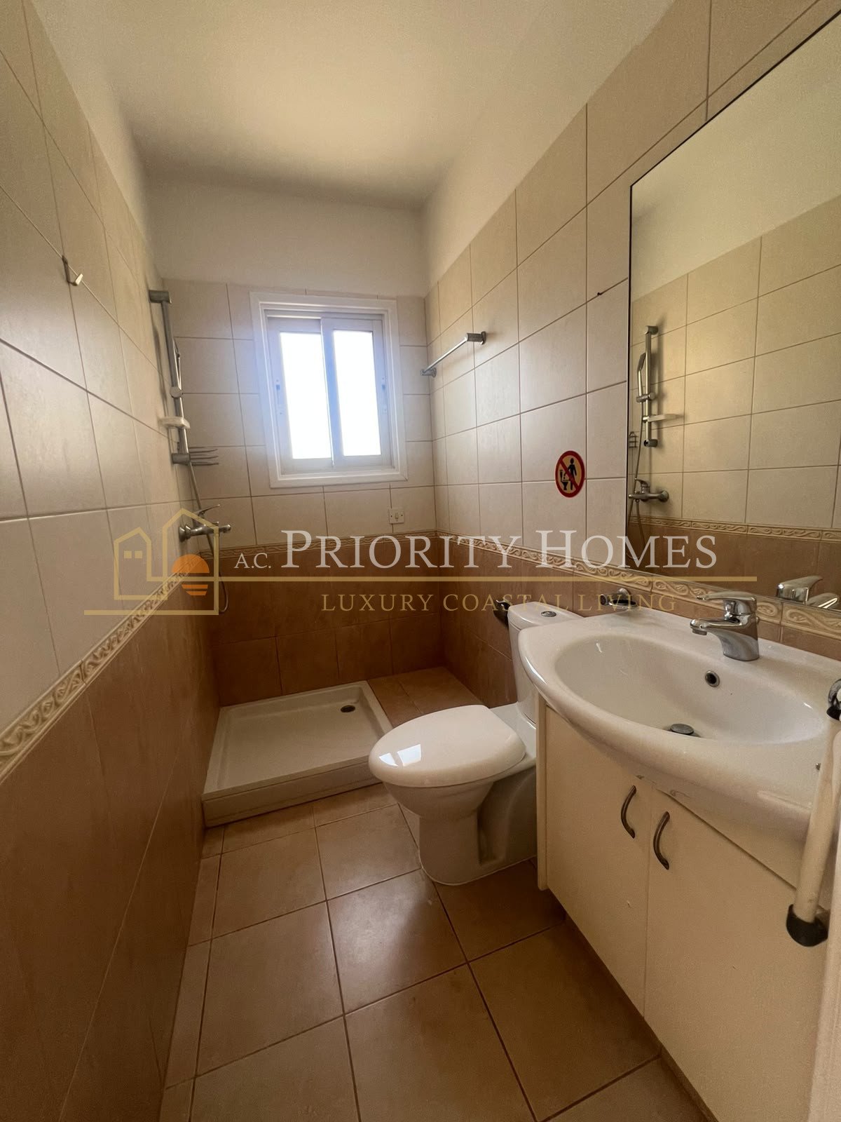 Two-Bedroom Sea View Apartment for Rent in Chloraka