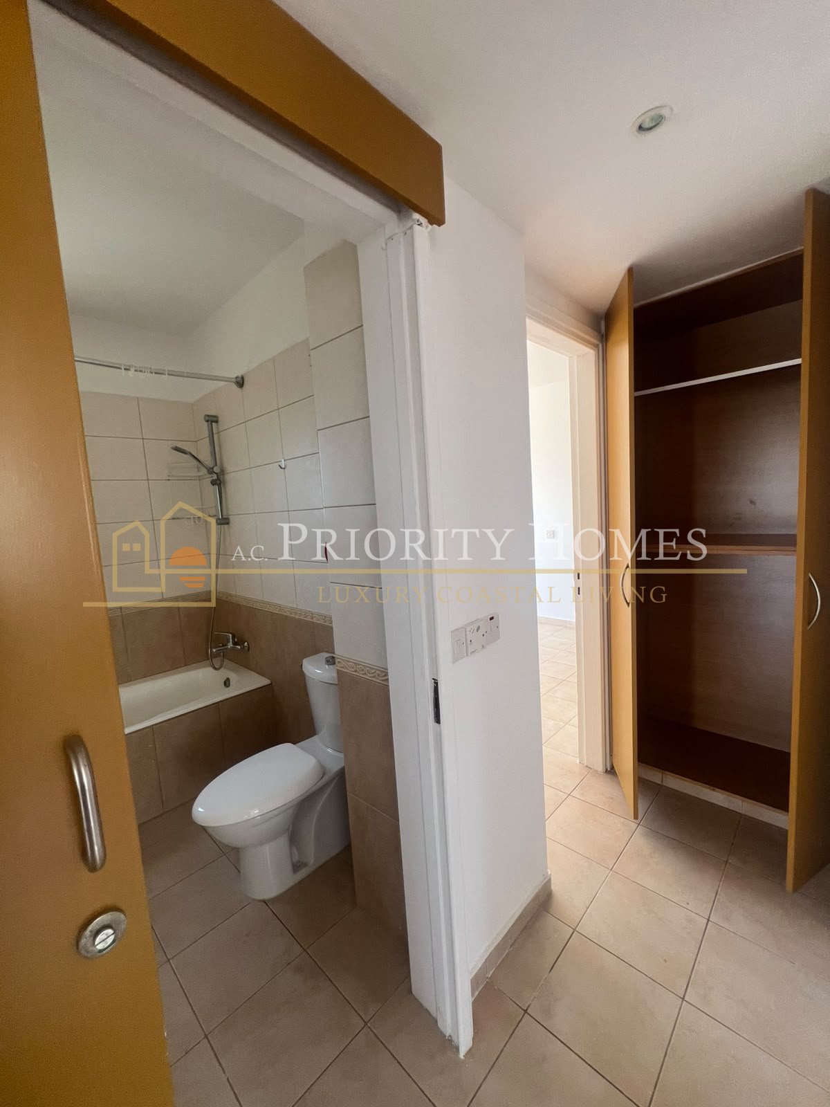 Two-Bedroom Sea View Apartment for Rent in Chloraka