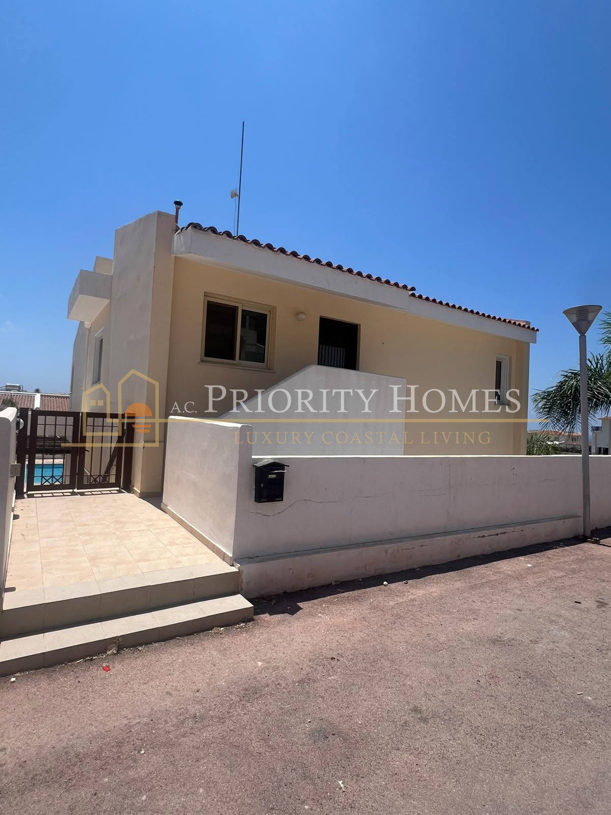 Two-Bedroom Sea View Apartment for Rent in Chloraka