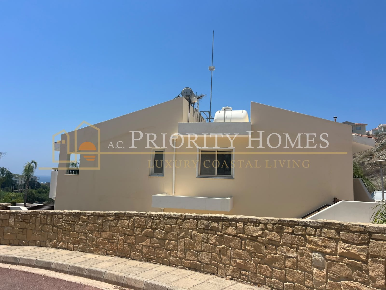 Two-Bedroom Sea View Apartment for Rent in Chloraka