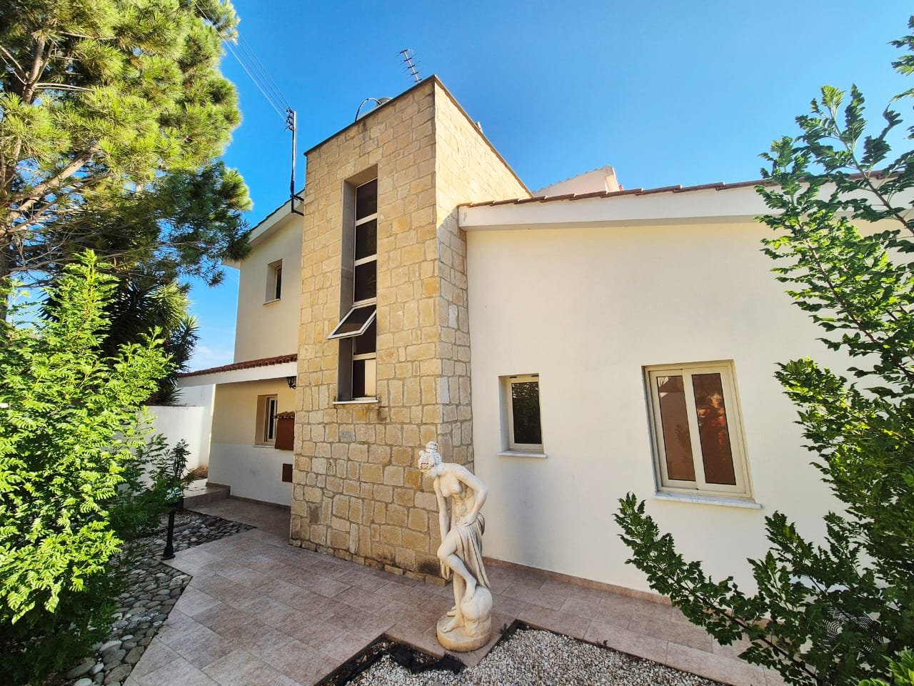 Four-Bedroom Villa in Tala with Sea Views