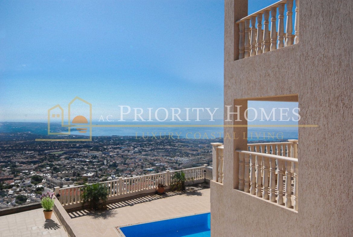 Five-Bedroom Villas with Panoramic Sea Views in Pegeia