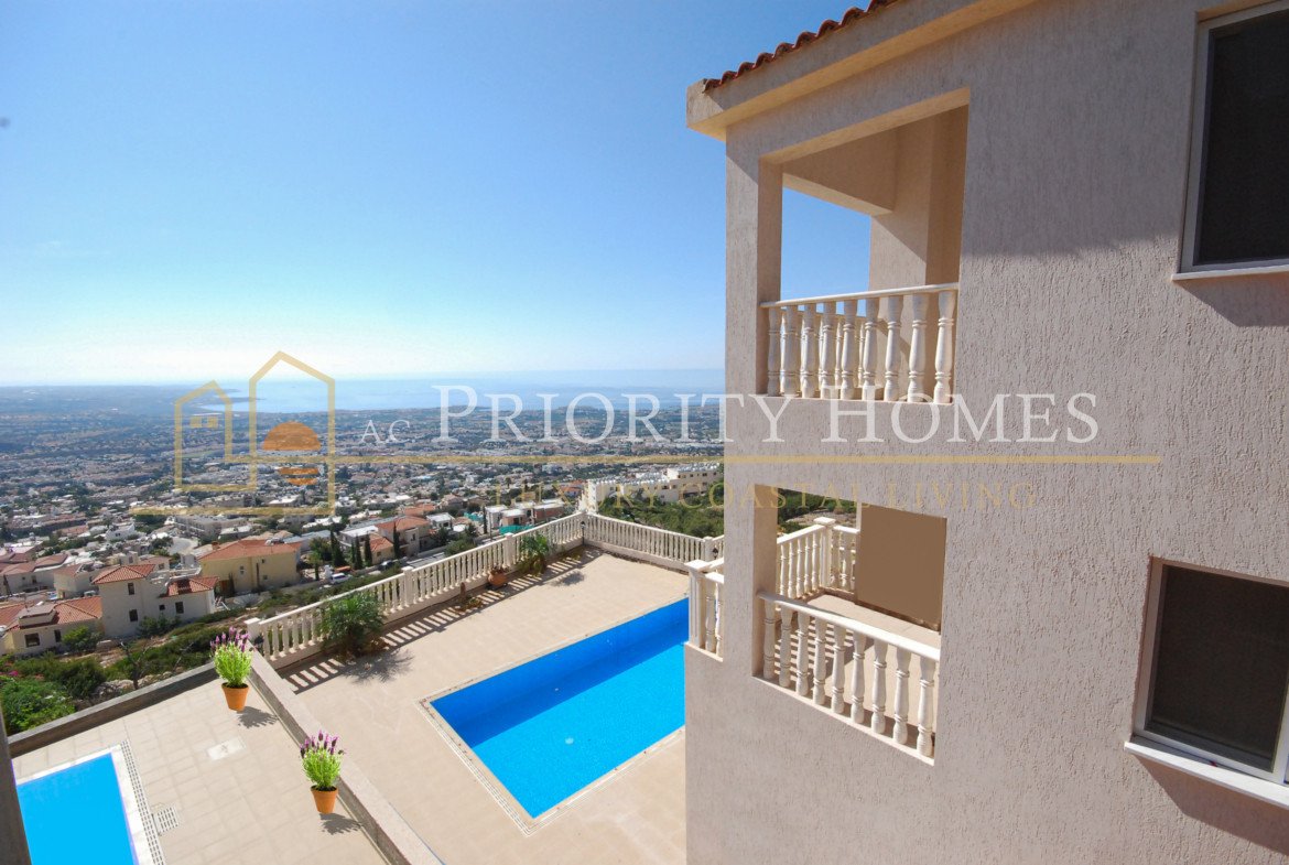 Five-Bedroom Villas with Panoramic Sea Views in Pegeia