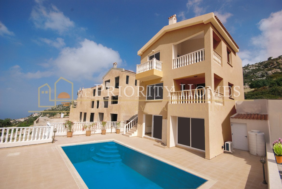 Five-Bedroom Villas with Panoramic Sea Views in Pegeia