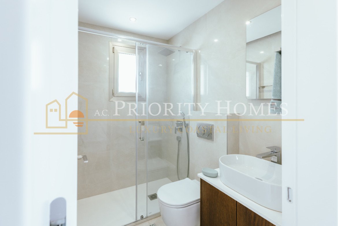 Contemporary Two-Bedroom Penthouse with Private Roof Terrace in Kato Paphos