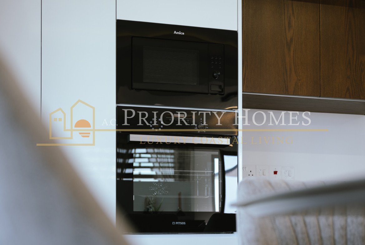 Contemporary Two-Bedroom Penthouse with Private Roof Terrace in Kato Paphos