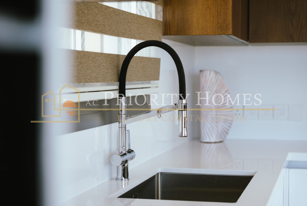 Contemporary Two-Bedroom Penthouse with Private Roof Terrace in Kato Paphos