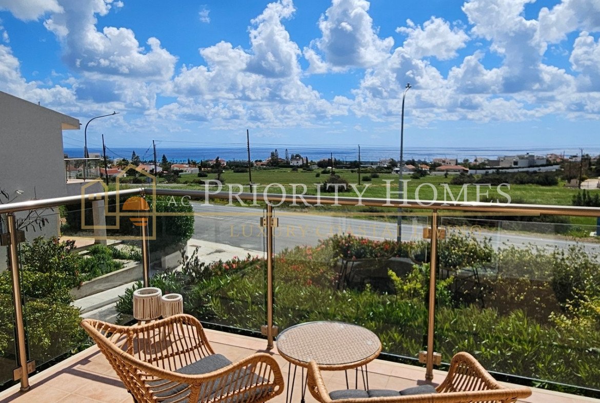 Three-Bedroom Mediterranean Villas in Pegeia – St George
