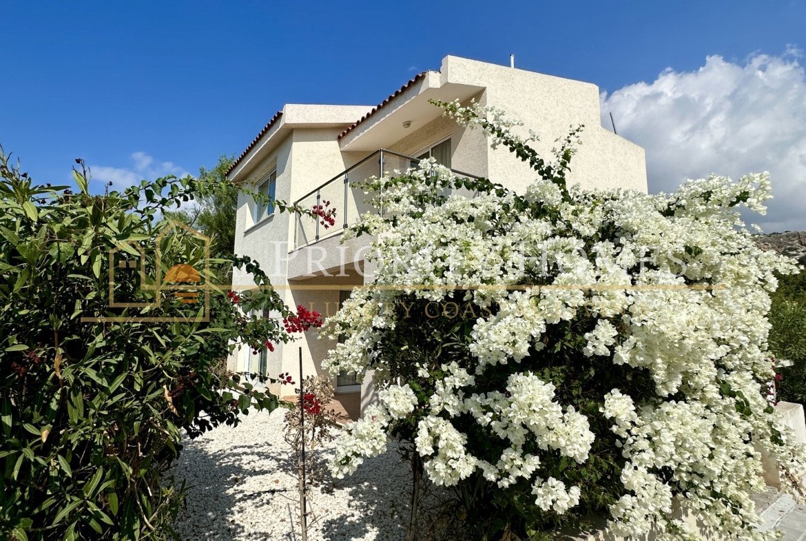 Three-Bedroom Mediterranean Villas in Pegeia – St George