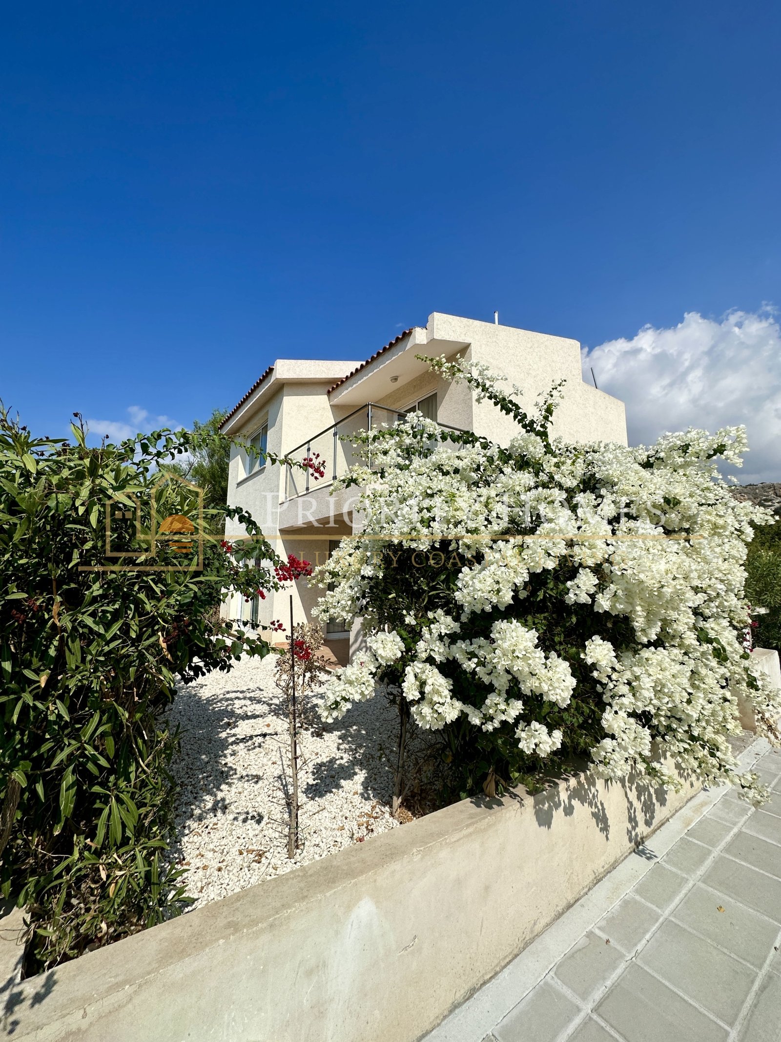 Three-Bedroom Mediterranean Villas in Pegeia – St George