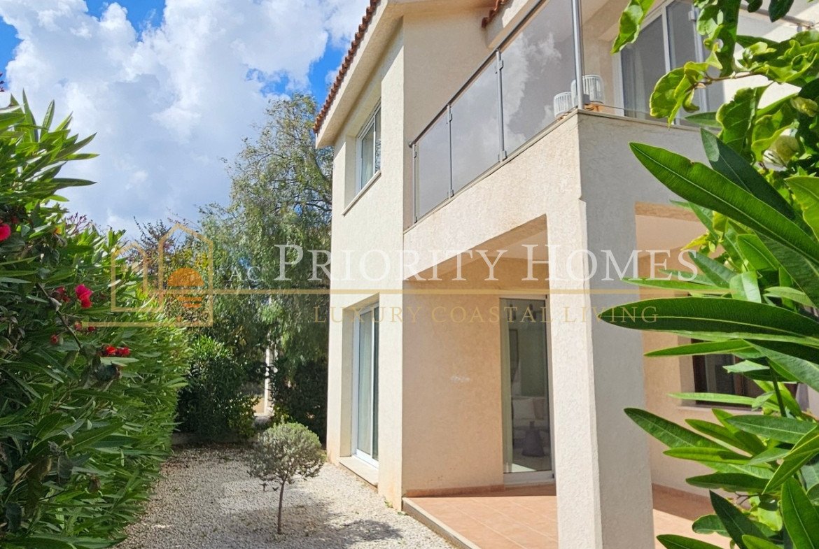 Three-Bedroom Mediterranean Villas in Pegeia – St George