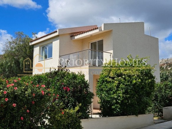Three-Bedroom Mediterranean Villas in Pegeia – St George