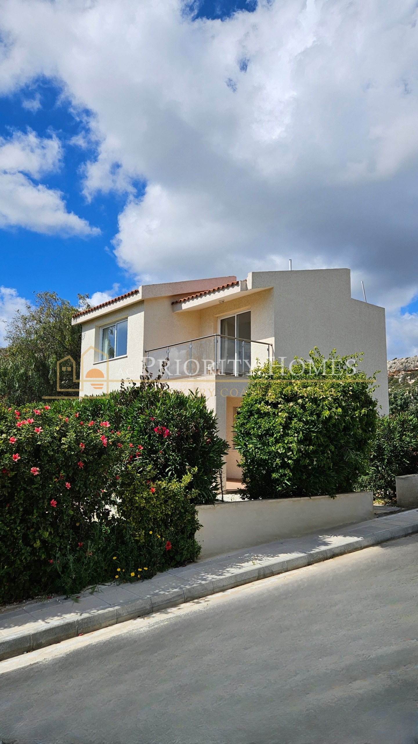 Three-Bedroom Mediterranean Villas in Pegeia – St George