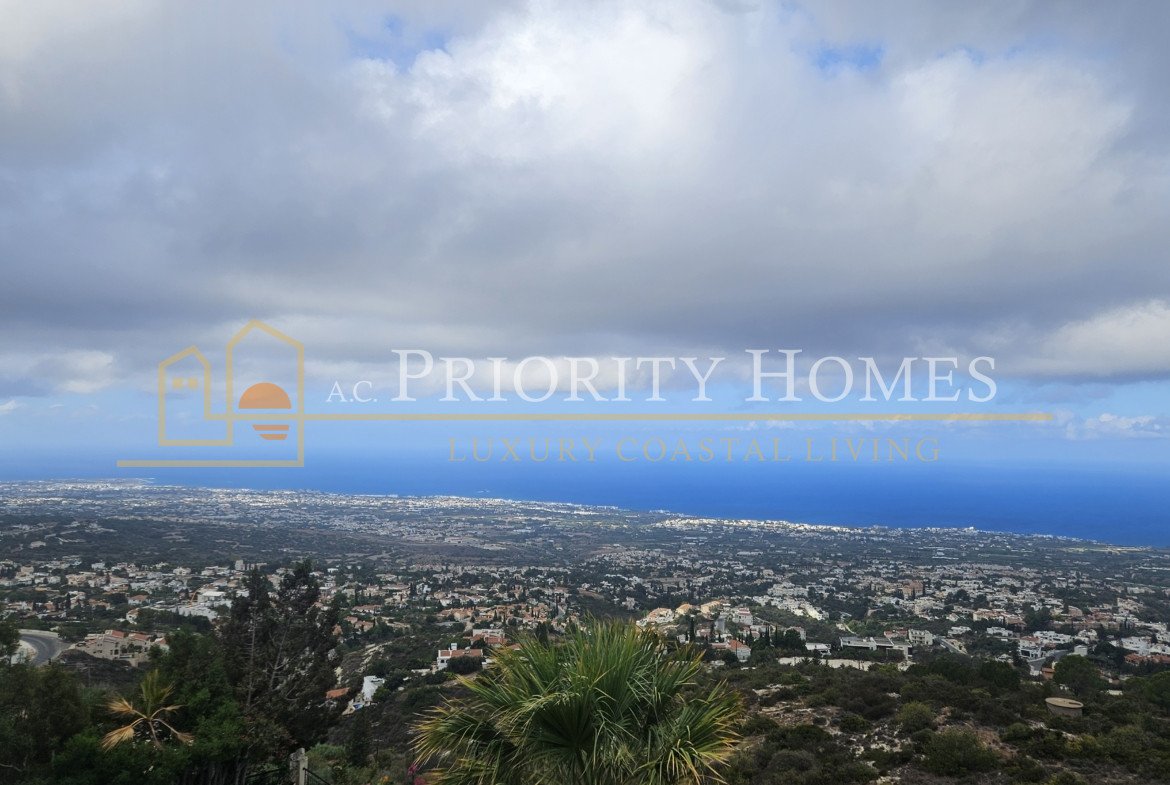 Luxury Five-Bedroom Villa with Sea Views in Tala, Paphos