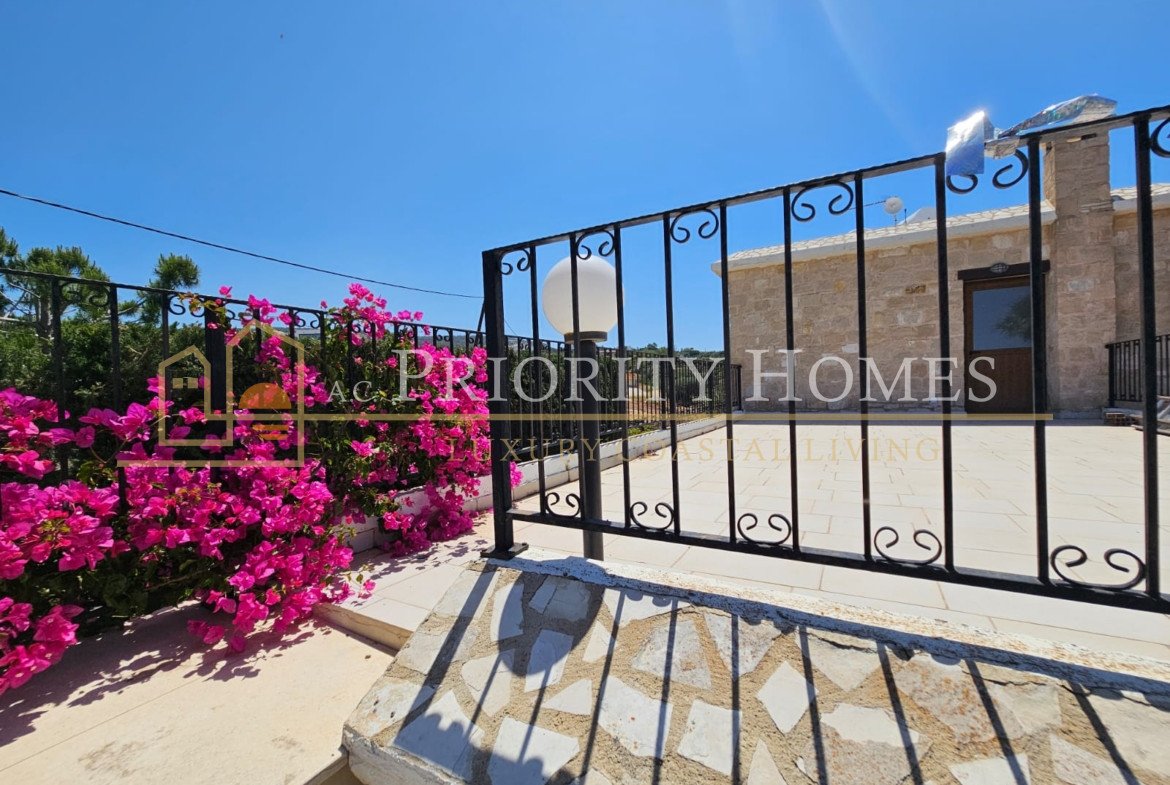 Three‑Bedroom Sea‑View Villa in St. Georges, Pegeia