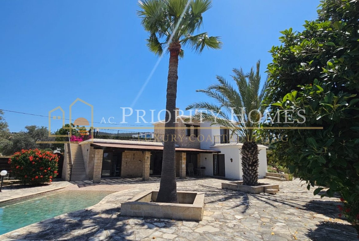 Three‑Bedroom Sea‑View Villa in St. Georges, Pegeia