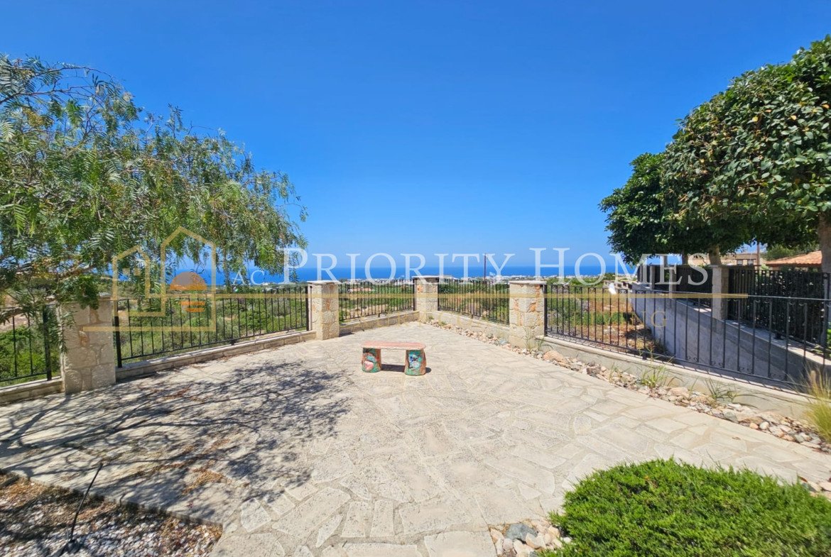 Three‑Bedroom Sea‑View Villa in St. Georges, Pegeia