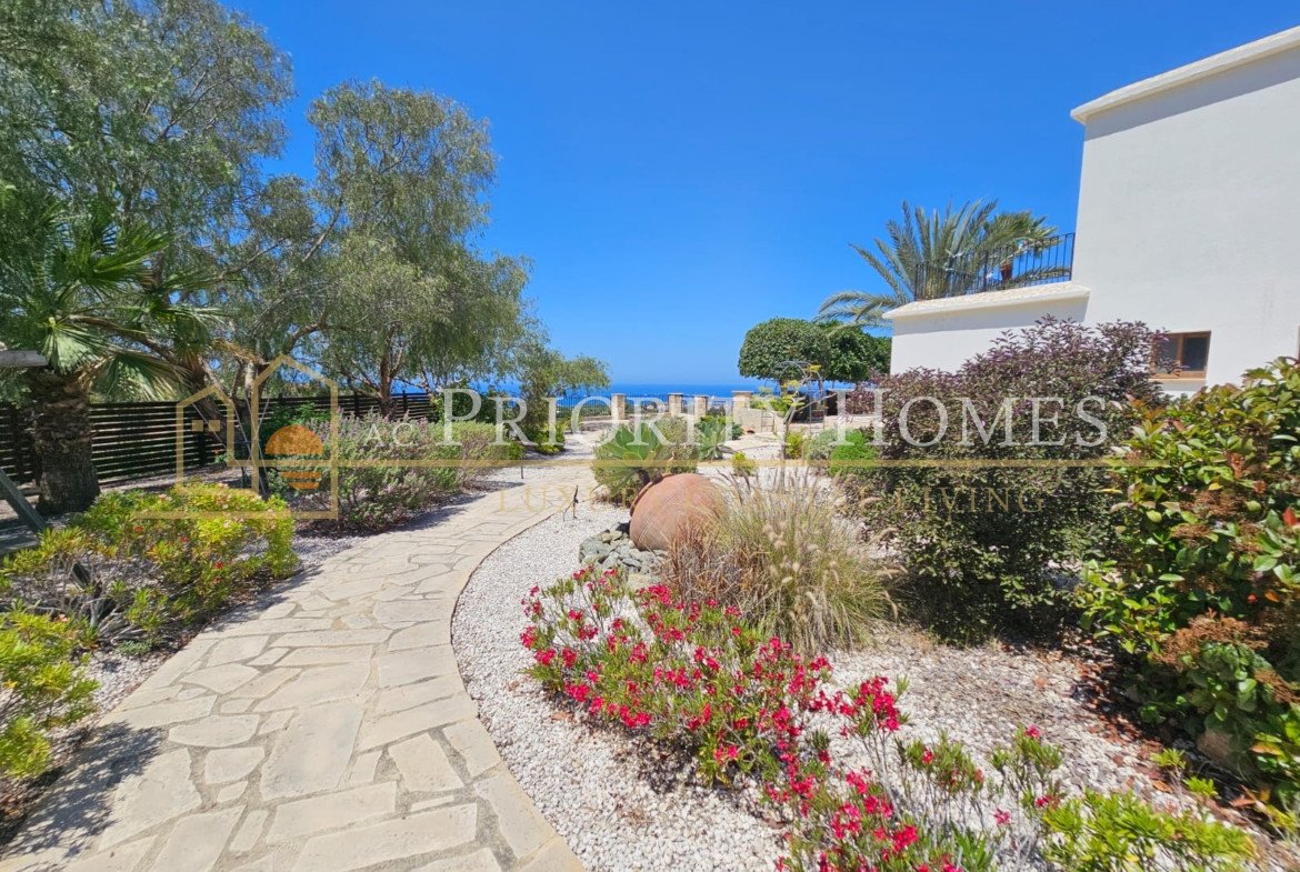 Three‑Bedroom Sea‑View Villa in St. Georges, Pegeia