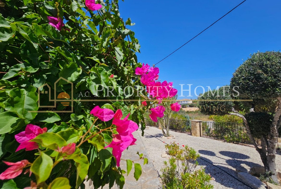 Three‑Bedroom Sea‑View Villa in St. Georges, Pegeia