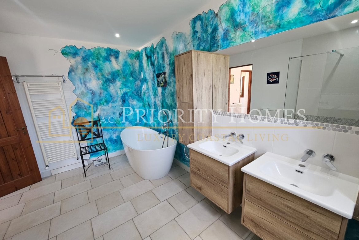 Three‑Bedroom Sea‑View Villa in St. Georges, Pegeia